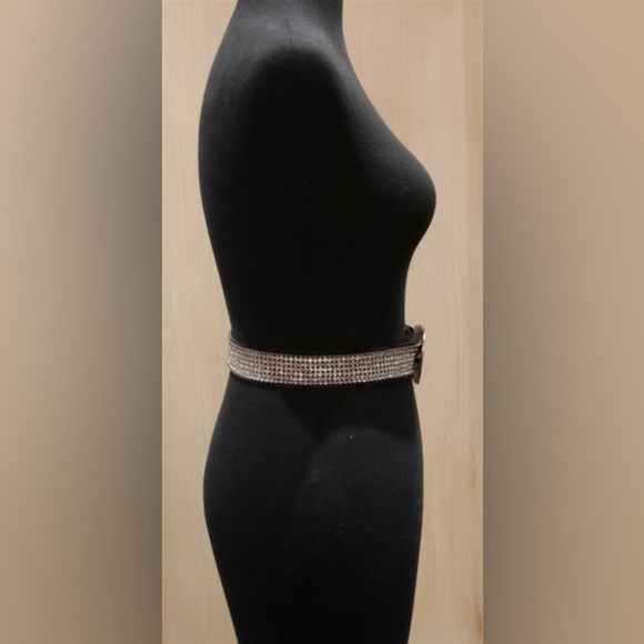 STREETS AHEAD SWAROVSKI CRYSTAL BELT WITH BLACKENED EMBOSSED WESTERN BUCKLE - Picture 2 of 7